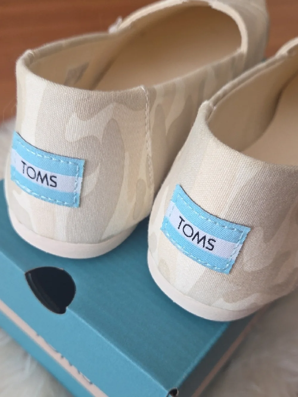 NWT Toms Women's Slip-On Alpargata Egret Camo Sz 8